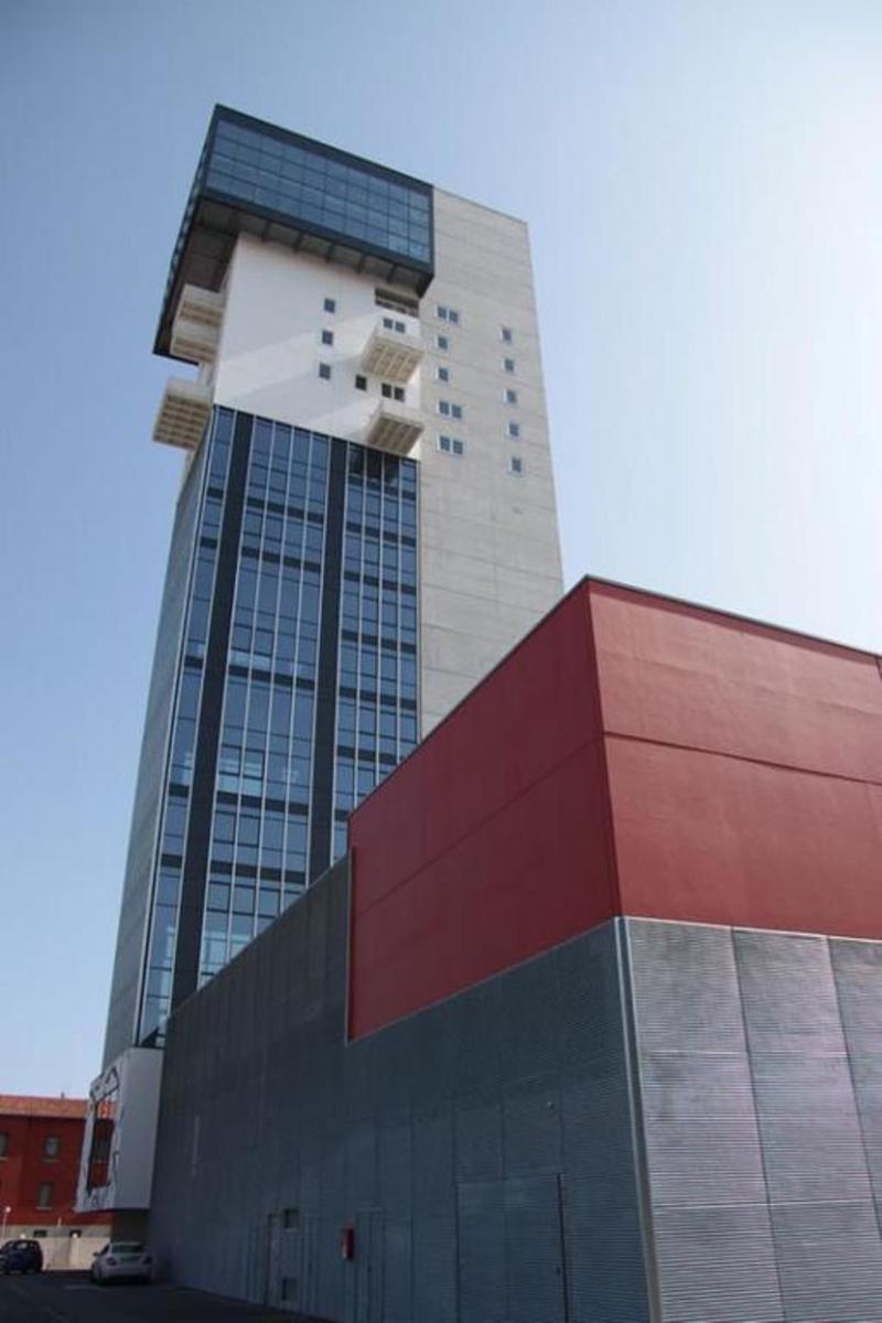 Sky Tower Suite Mestre Luaran gambar