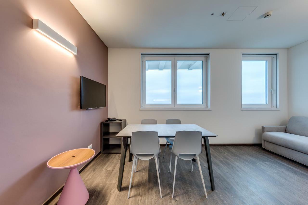Sky Tower Suite Mestre Luaran gambar