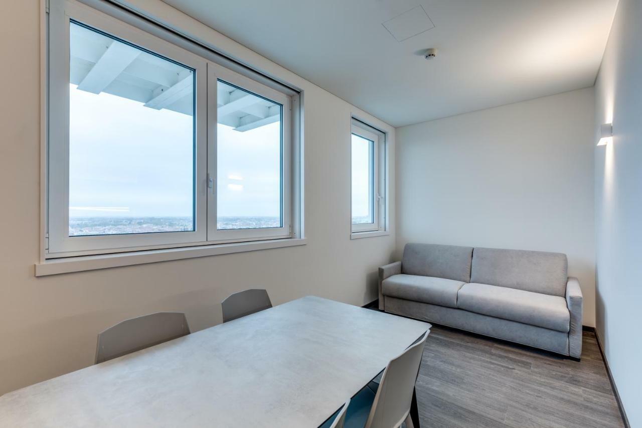 Sky Tower Suite Mestre Luaran gambar