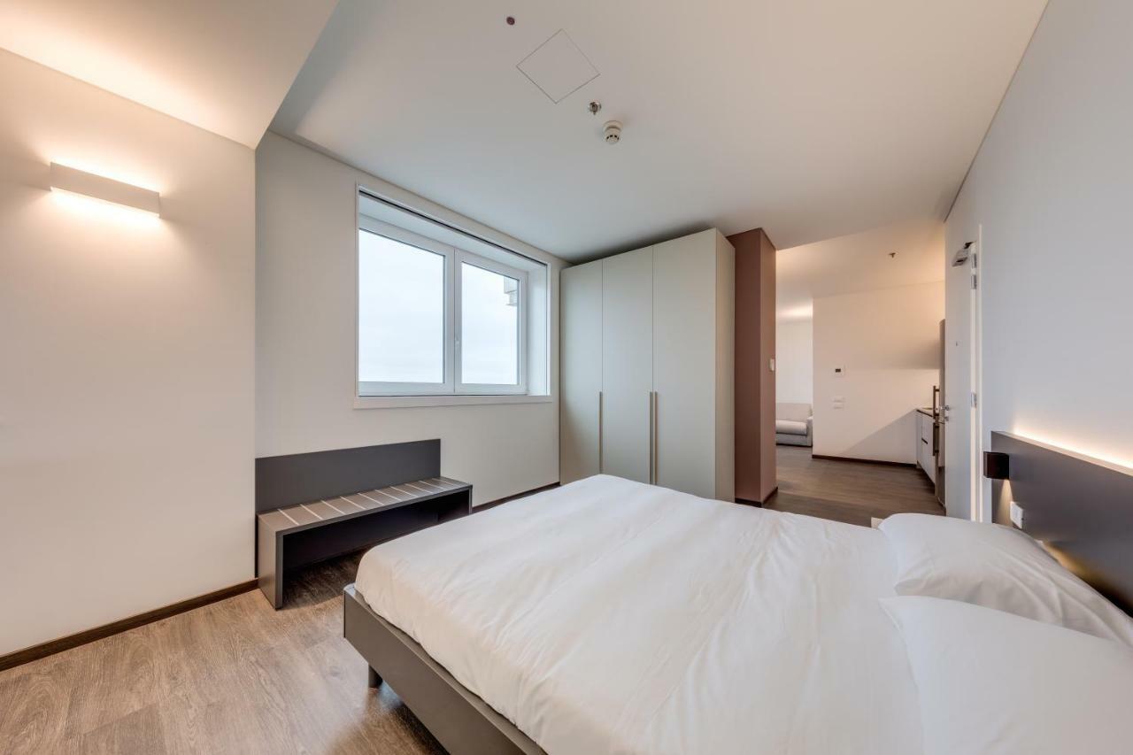 Sky Tower Suite Mestre Luaran gambar