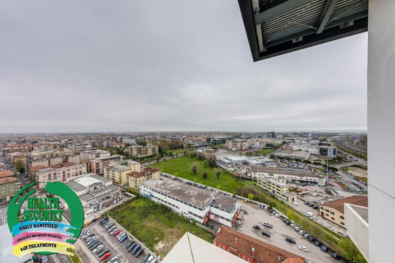 Sky Tower Suite Mestre Luaran gambar